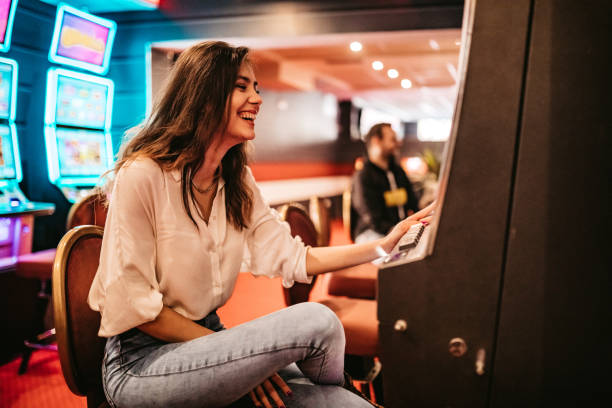 Mobile phone showing duatoto slot dashboard with live games