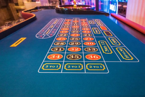 Qiu Qiu hand rankings displayed on live dealer table interface